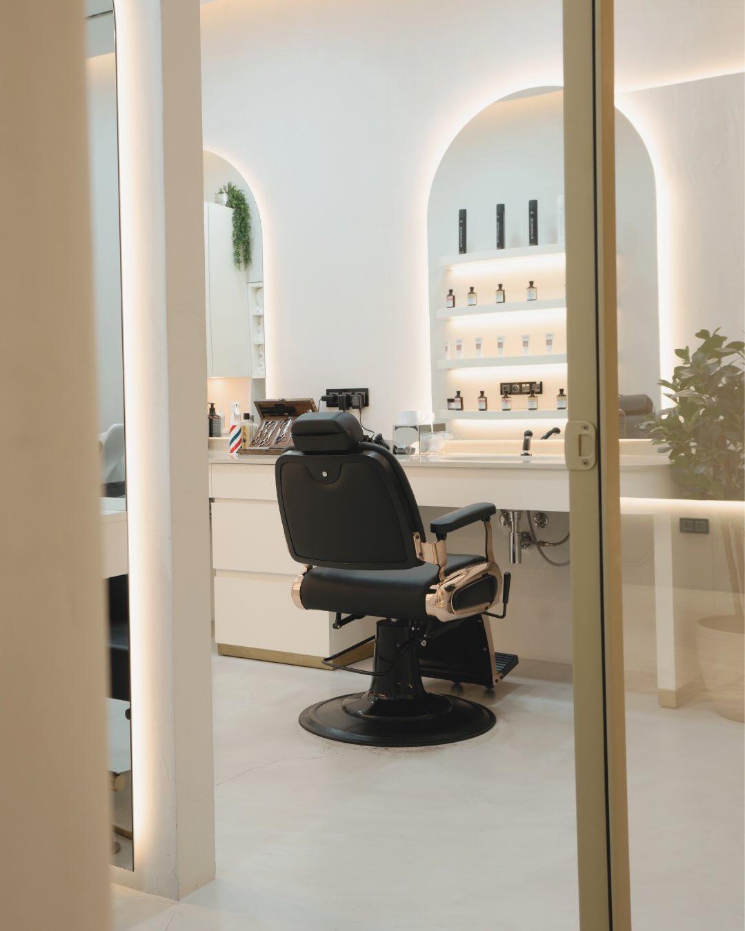 Küçük dokunuşların kendinizi iyi hissettirdiği bir alan. Kuaför bölümümüzde, bakım rutininiz sakin ve özenli bir deneyime dönüşür.

A space where small touches make you feel renewed. In our hair salon area, your care routine becomes a calm and thoughtful experience.

#TheSpiritOfElemnt #TheArtofHosting